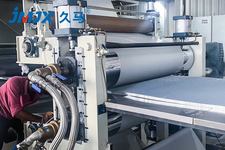 Aluminiowa ognioodporna linia produkcyjna o strukturze plastra miodu Aluminiowa ognioodporna linia produkcyjna o strukturze plastra miodu